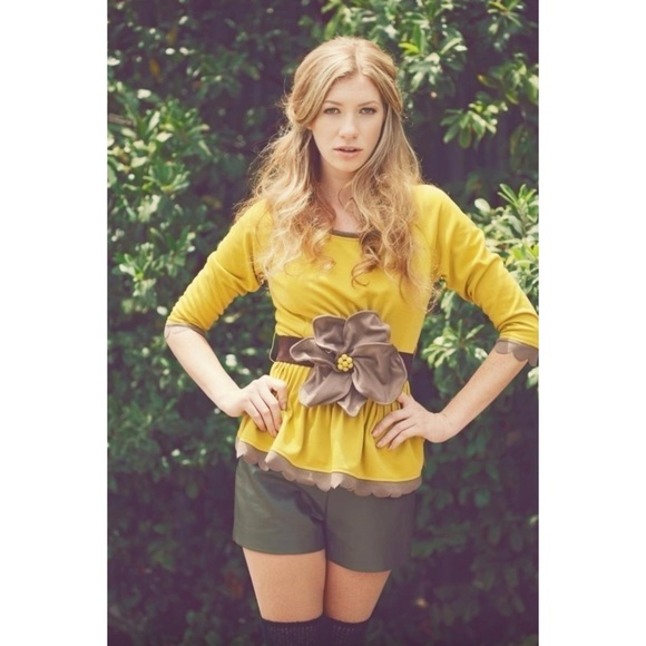 155-2 Ryu A’reve Bold Floral Detail Ruched Knit Top Mustard Brown Round Neck - Picture 3 of 5